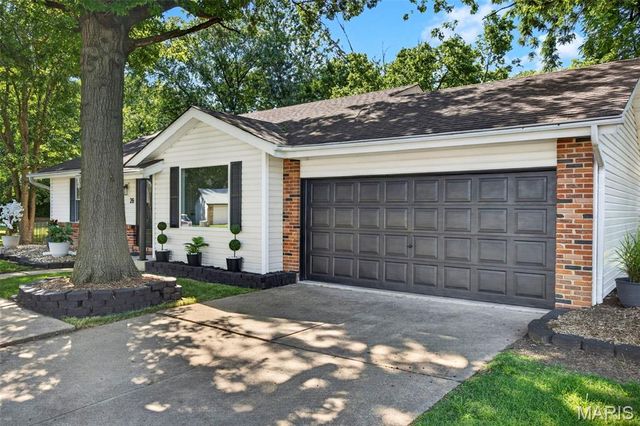 26 Dorchester Court, St Peters, MO 63376