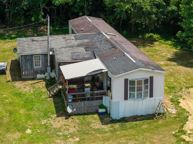 68 Clure Brown Rd, Westmoreland, TN 37186