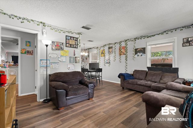 1465 Mamie Dr, Mobile, AL 36618