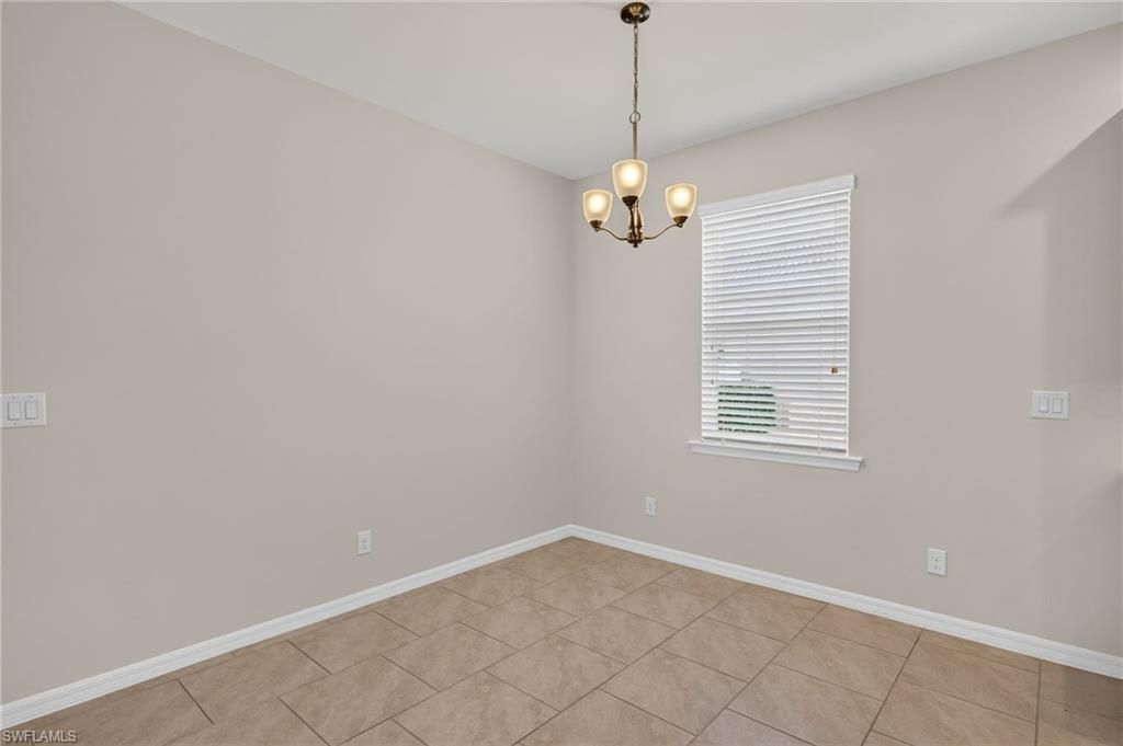 Image 11 of property listing at 3000 Sunset Pointe CIR, Cape Coral, FL 33914