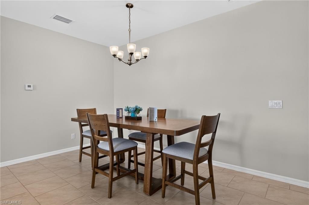 Image 14 of property listing at 3000 Sunset Pointe CIR, Cape Coral, FL 33914