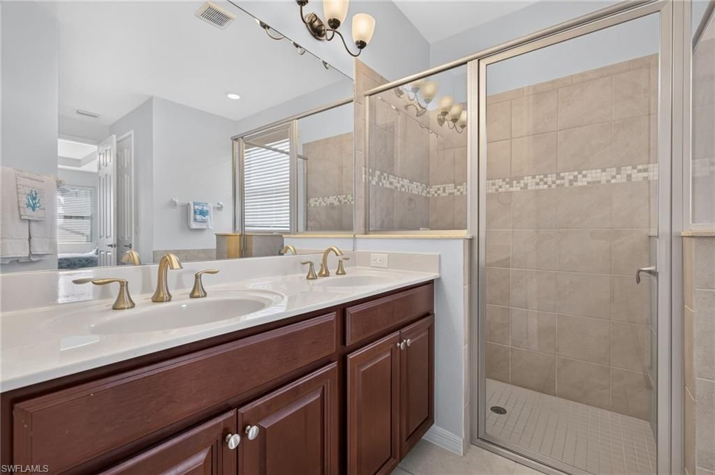 Image 19 of property listing at 3000 Sunset Pointe CIR, Cape Coral, FL 33914