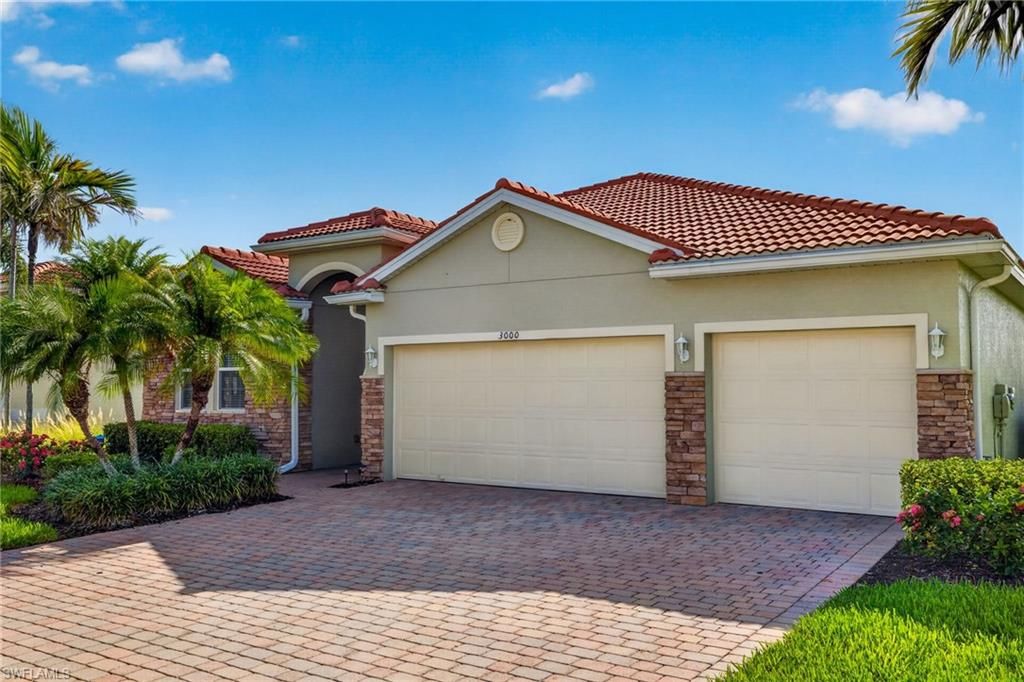 Image 2 of property listing at 3000 Sunset Pointe CIR, Cape Coral, FL 33914