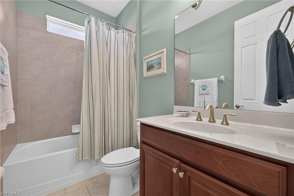 Image 25 of property listing at 3000 Sunset Pointe CIR, Cape Coral, FL 33914