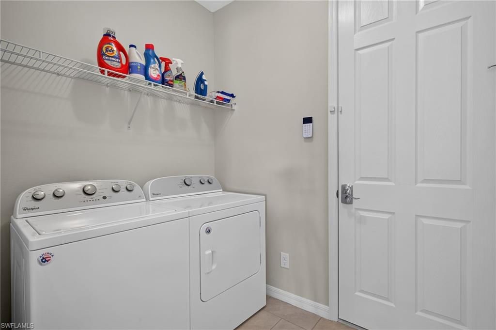 Image 26 of property listing at 3000 Sunset Pointe CIR, Cape Coral, FL 33914