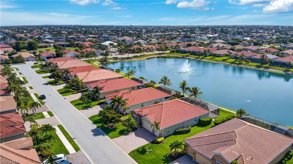Image 35 of property listing at 3000 Sunset Pointe CIR, Cape Coral, FL 33914