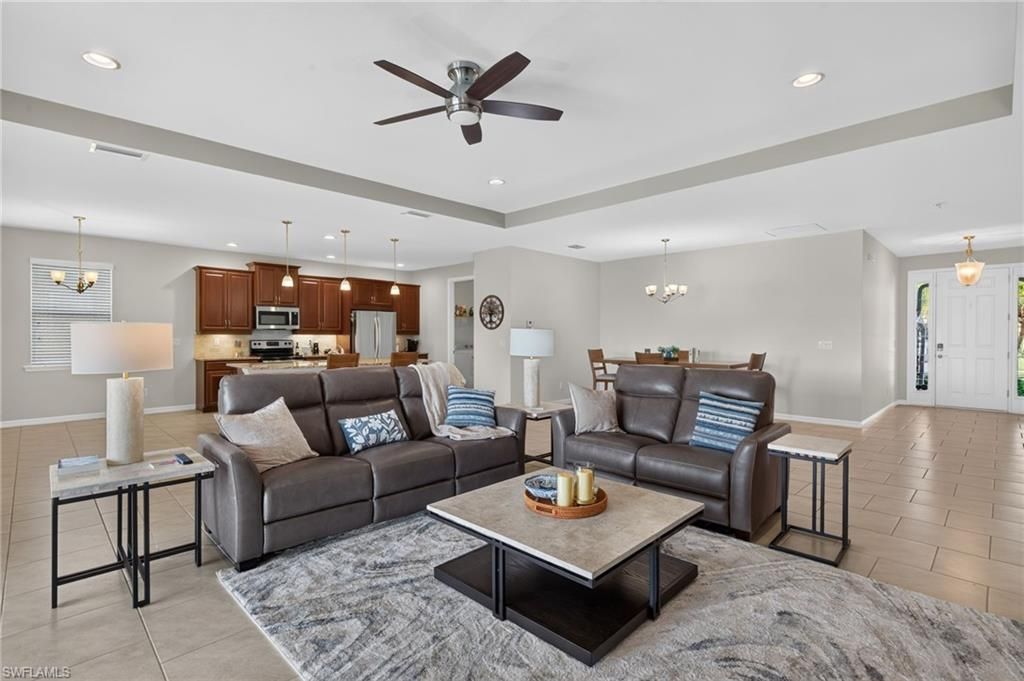 Image 4 of property listing at 3000 Sunset Pointe CIR, Cape Coral, FL 33914