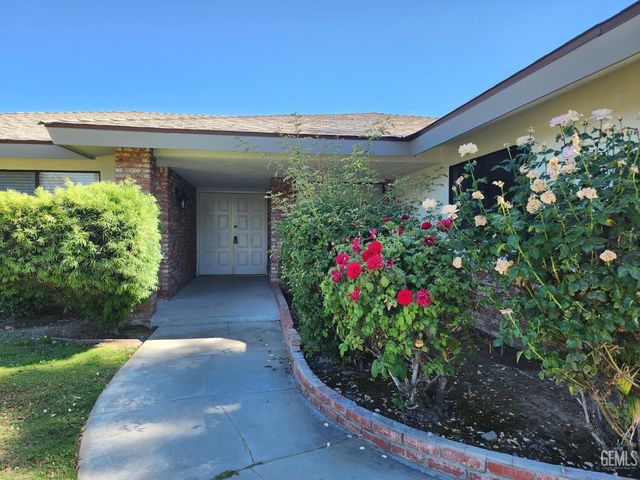 7913 Westlorne Court, Bakersfield, CA 93309