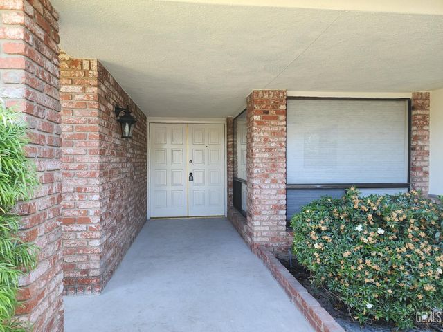 7913 Westlorne Court, Bakersfield, CA 93309