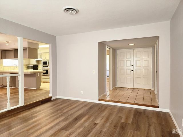 7913 Westlorne Court, Bakersfield, CA 93309