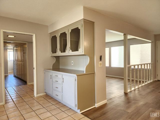 7913 Westlorne Court, Bakersfield, CA 93309