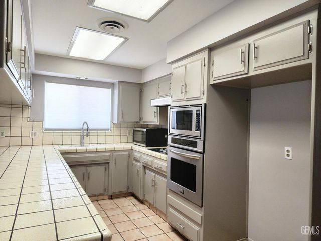 7913 Westlorne Court, Bakersfield, CA 93309