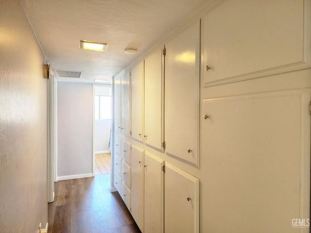 7913 Westlorne Court, Bakersfield, CA 93309