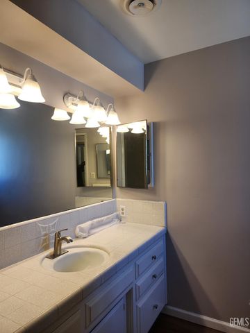 7913 Westlorne Court, Bakersfield, CA 93309