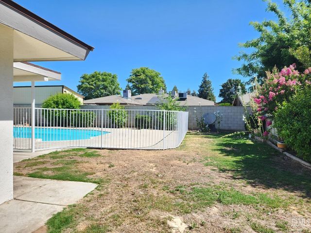 7913 Westlorne Court, Bakersfield, CA 93309