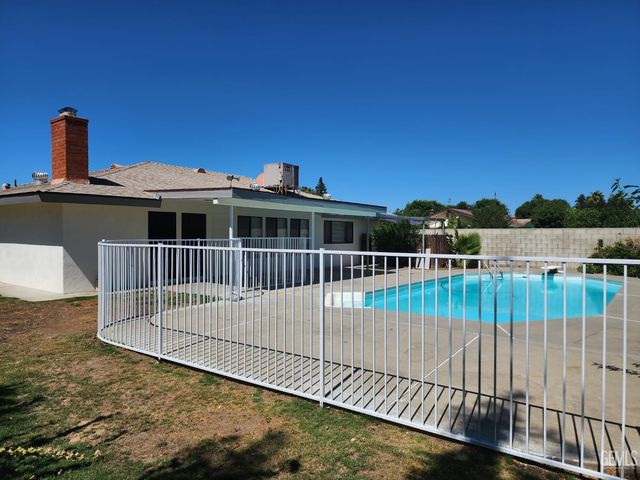 7913 Westlorne Court, Bakersfield, CA 93309