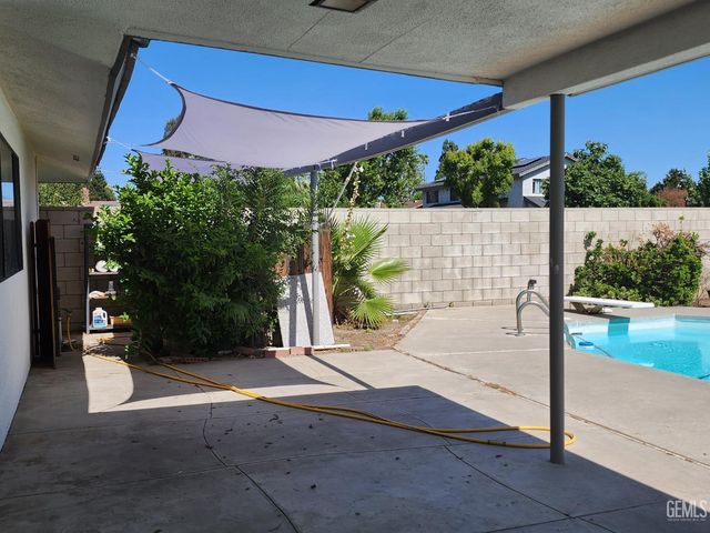 7913 Westlorne Court, Bakersfield, CA 93309