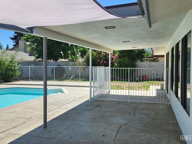 7913 Westlorne Court, Bakersfield, CA 93309