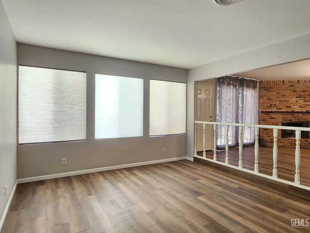 7913 Westlorne Court, Bakersfield, CA 93309