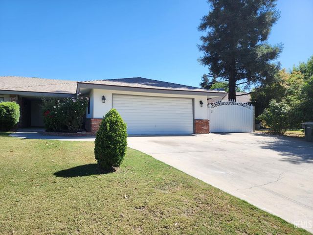 7913 Westlorne Court, Bakersfield, CA 93309