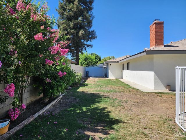 7913 Westlorne Court, Bakersfield, CA 93309