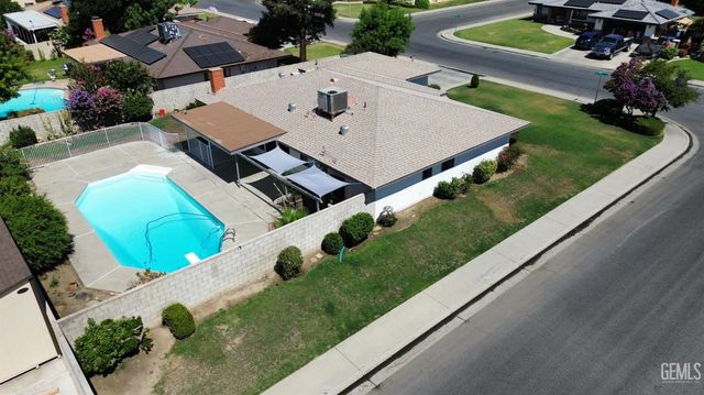 7913 Westlorne Court, Bakersfield, CA 93309