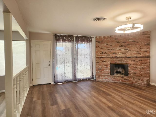 7913 Westlorne Court, Bakersfield, CA 93309