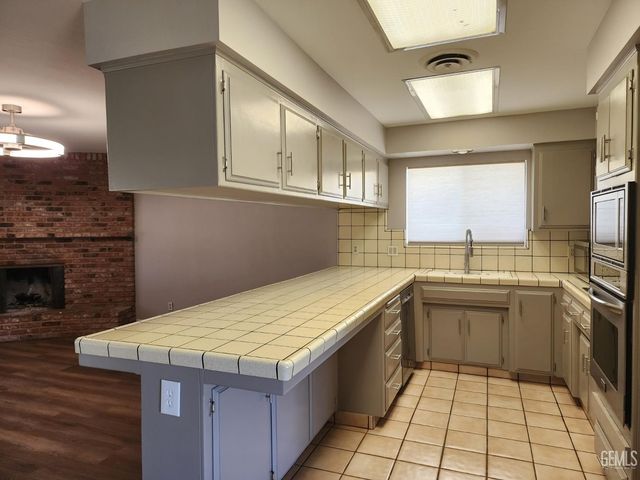 7913 Westlorne Court, Bakersfield, CA 93309