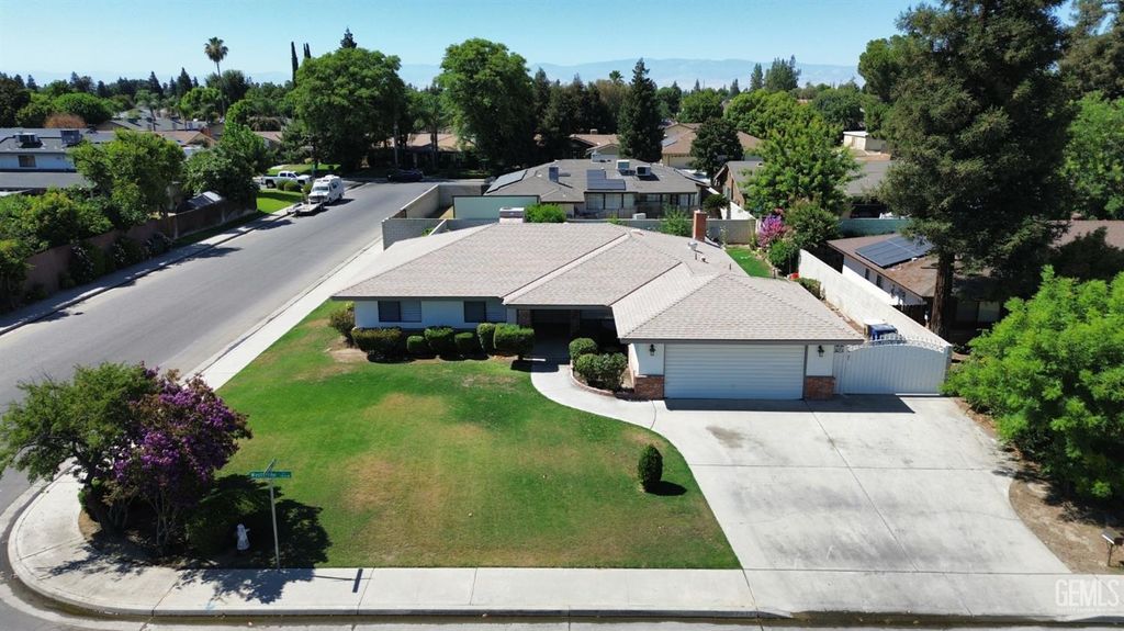 7913 Westlorne Court, Bakersfield, CA 93309