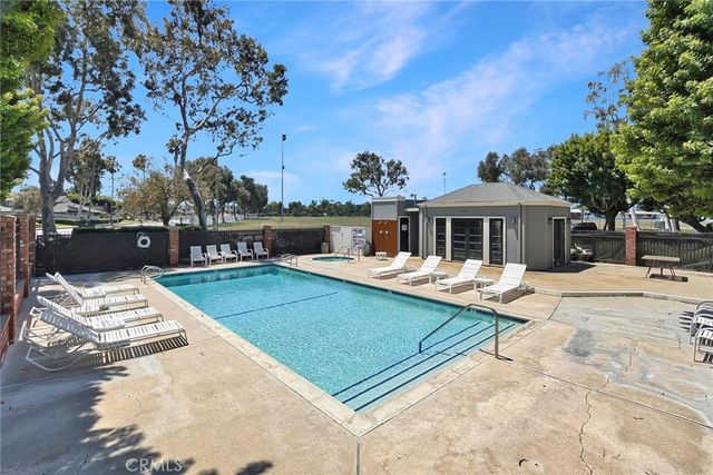 4478 Shorebird Dr. 10, Huntington Beach, CA 92649