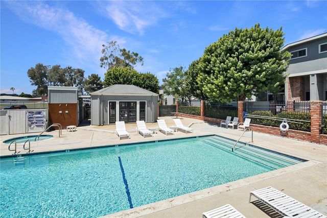 4478 Shorebird Dr. 10, Huntington Beach, CA 92649
