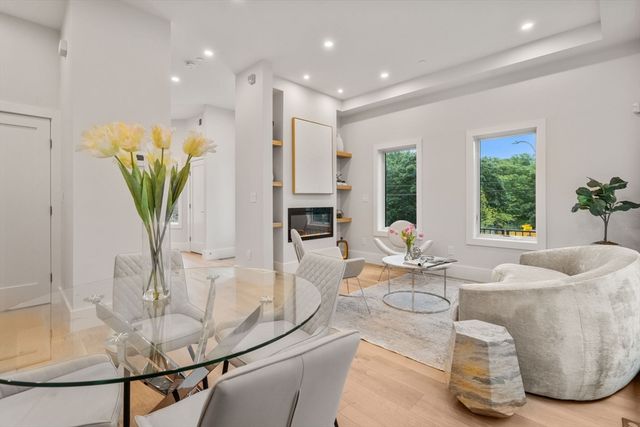 2202 Commonwealth Ave 1, Newton, MA 02466