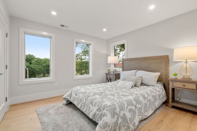 2202 Commonwealth Ave 1, Newton, MA 02466