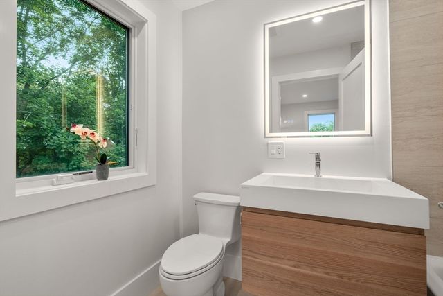 2202 Commonwealth Ave 1, Newton, MA 02466