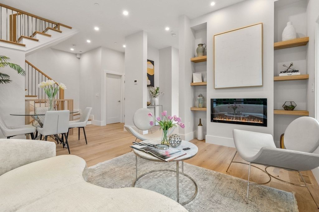 2202 Commonwealth Ave 1, Newton, MA 02466