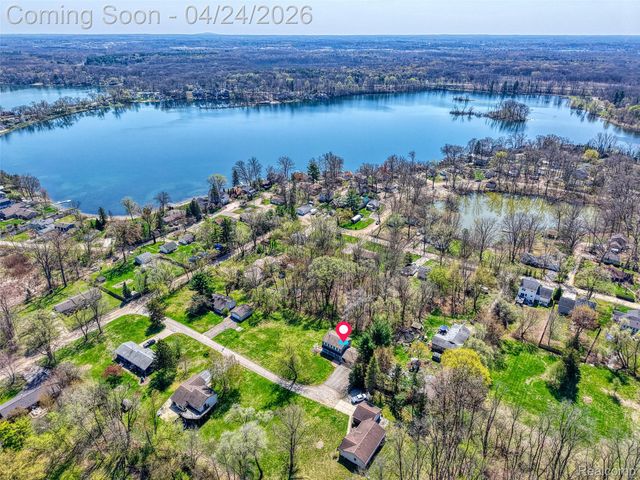 6056 Superior Drive, Green Oak Township, MI 48116
