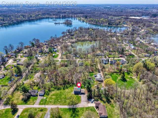 6056 Superior Drive, Green Oak Township, MI 48116