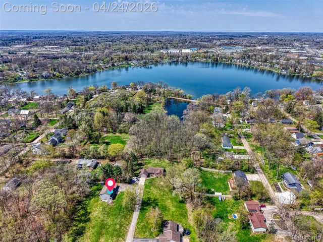 6056 Superior Drive, Green Oak Township, MI 48116