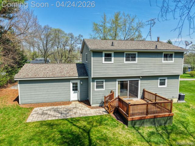 6056 Superior Drive, Green Oak Township, MI 48116