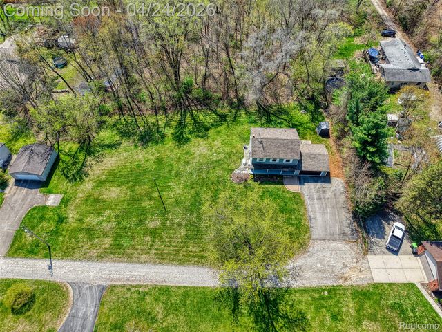 6056 Superior Drive, Green Oak Township, MI 48116