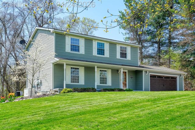 6056 Superior Drive, Green Oak Township, MI 48116