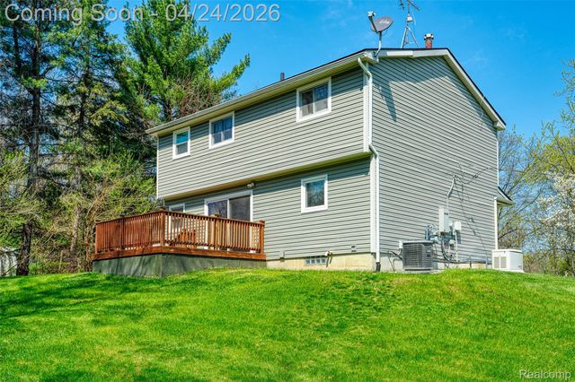 6056 Superior Drive, Green Oak Township, MI 48116