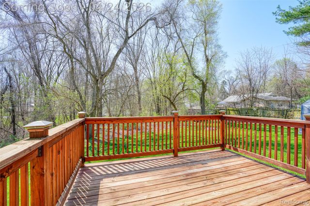 6056 Superior Drive, Green Oak Township, MI 48116