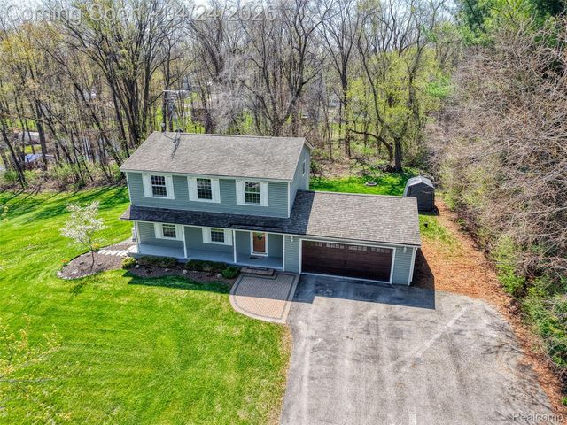6056 Superior Drive, Green Oak Township, MI 48116