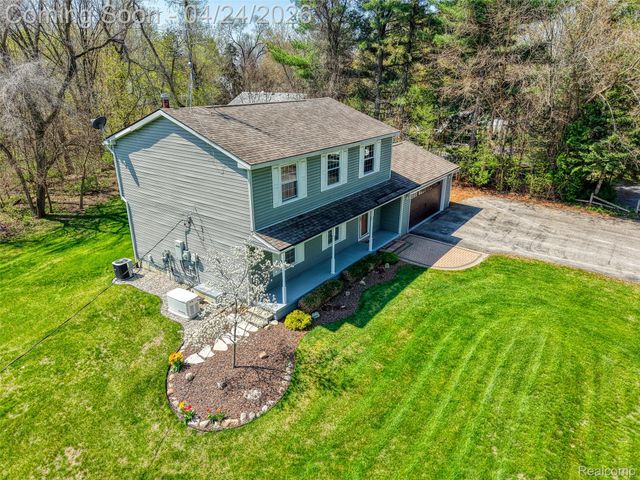 6056 Superior Drive, Green Oak Township, MI 48116