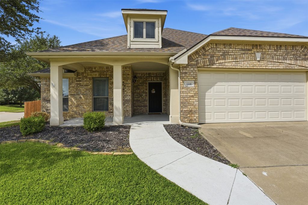 1218 Inglewood Drive, Mansfield, TX 76063