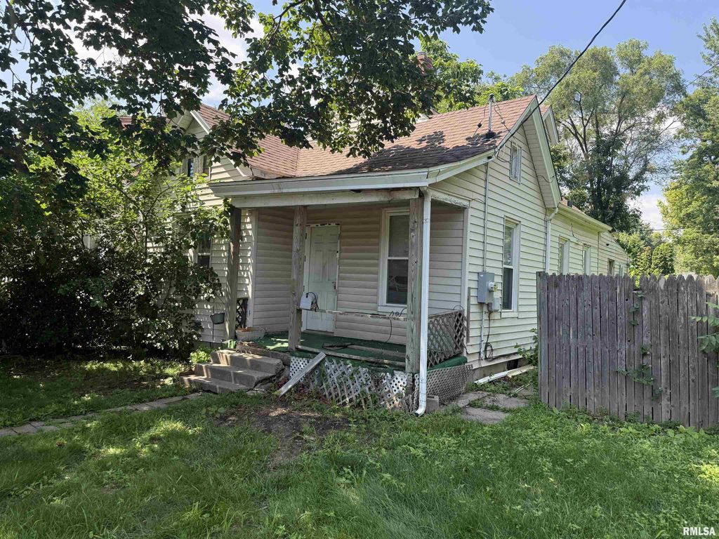907 E VIRGINIA Avenue, Peoria, IL 61603