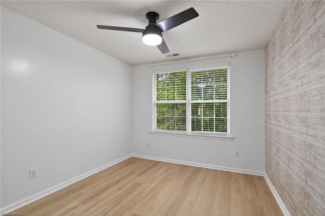 302 Dorothy DR, Yorktown, VA 23692