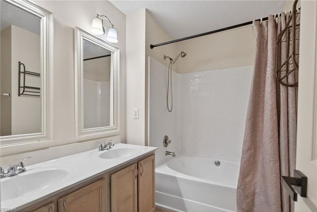 302 Dorothy DR, Yorktown, VA 23692