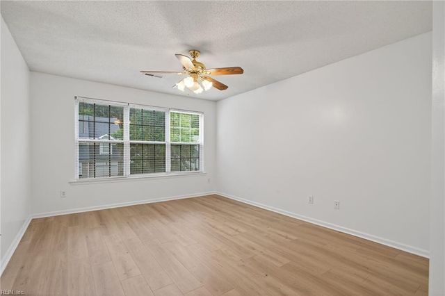 302 Dorothy DR, Yorktown, VA 23692